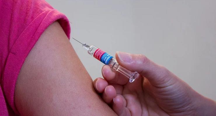 Вакцины вдвое снижают вероятность заражения дельта-вариантом коронавируса