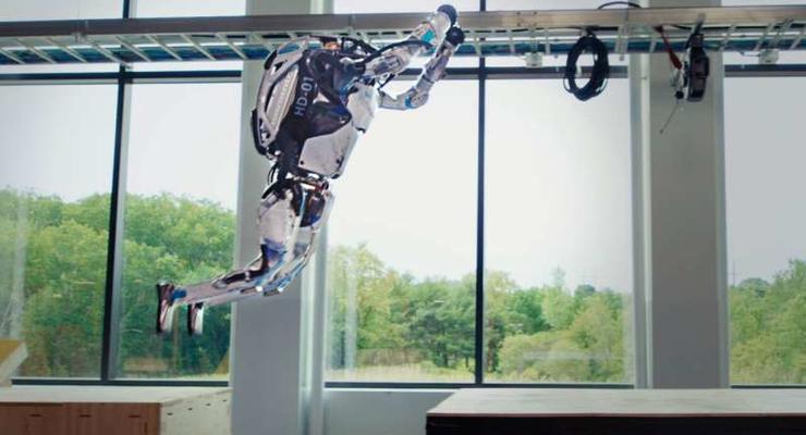 Робота Boston Dynamics научили паркуру