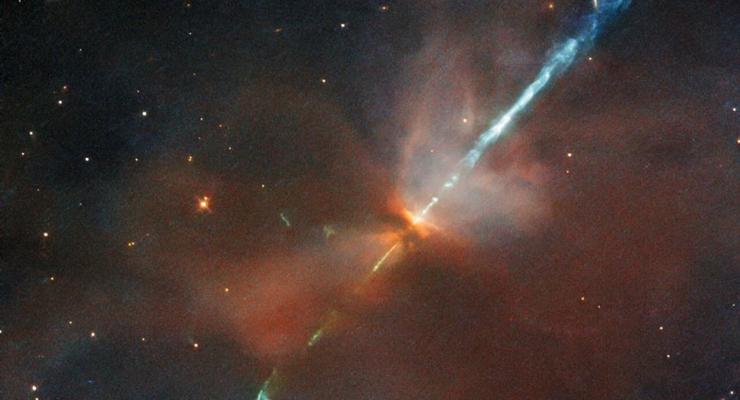 Телескоп Хаббл заснял космический меч, пронзающий огромное сердце