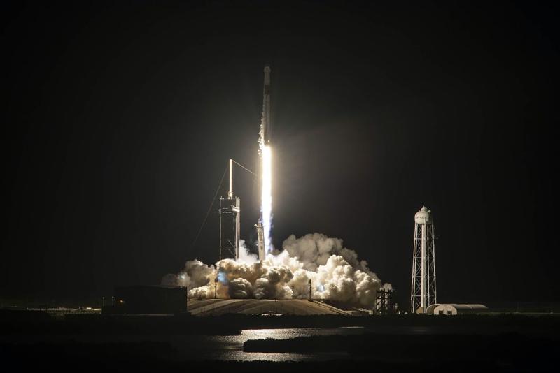 SpaceX впервые запустила на орбиту четырех гражданских астронавтов