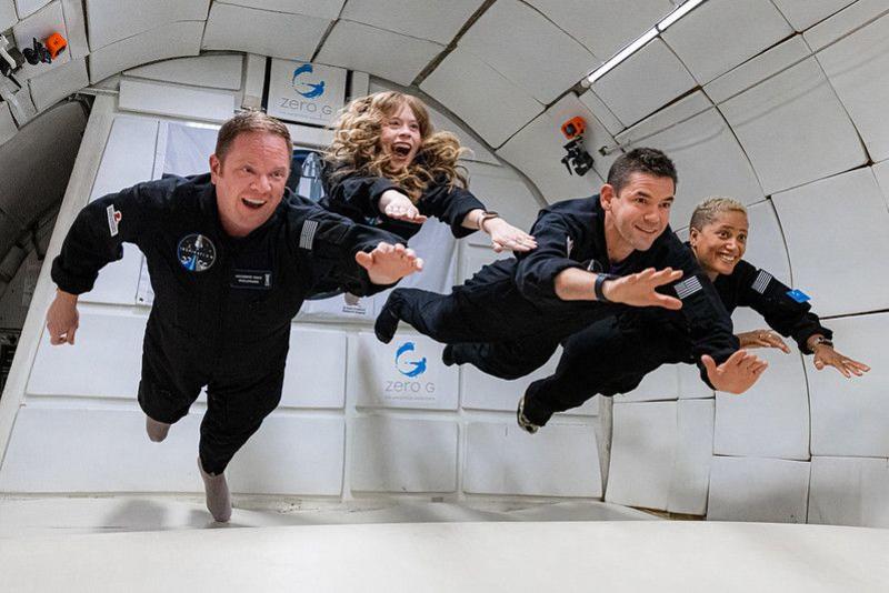 SpaceX впервые запустила на орбиту четырех гражданских астронавтов