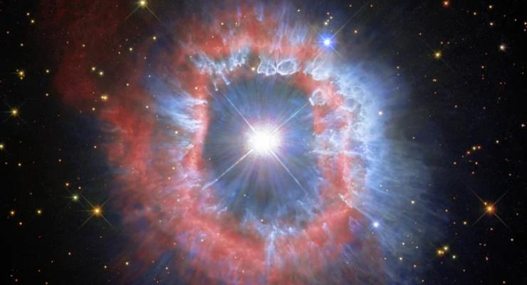 Фото дня: Хаббл запечатлел поразительный мощный звездный взрыв