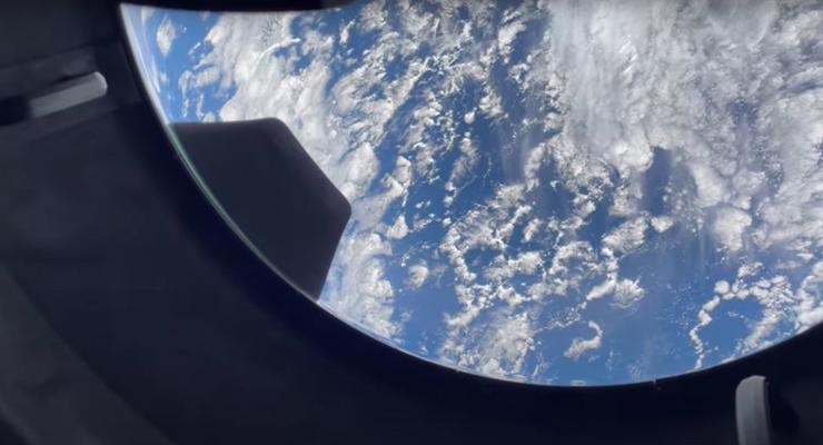 Видео дня: Вид на Землю из огромного окна SpaceX Inspiration4