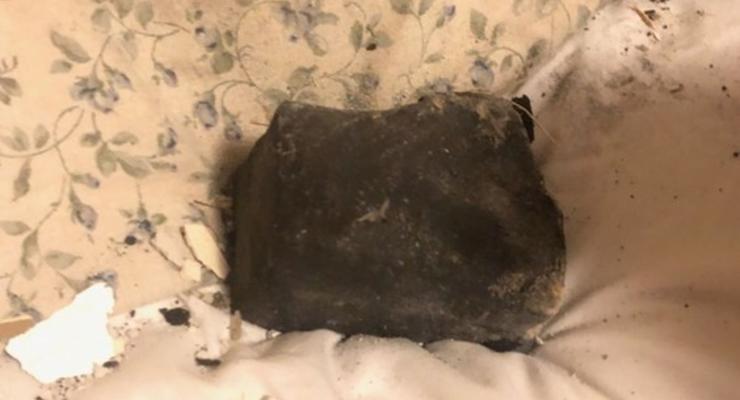 Метеорит упал на постель женщины в Канаде