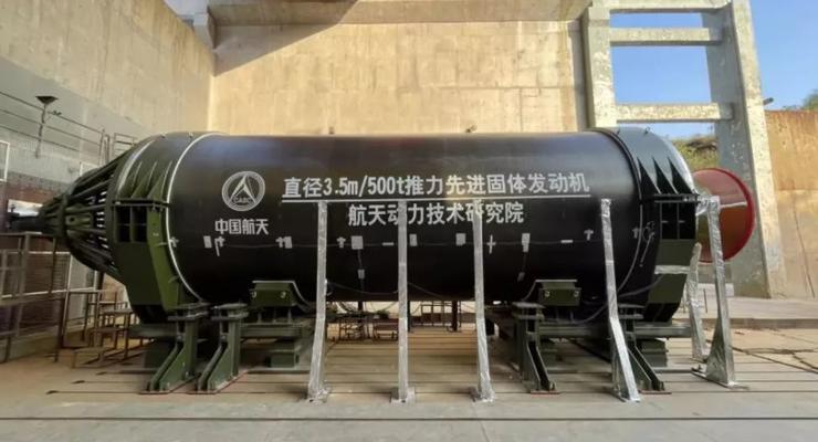 Китай испытал массивную твердотопливную ракету