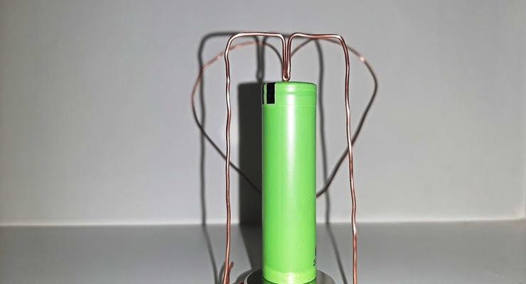 Простейший электродвигатель из батарейки и магнита: Эксперименты