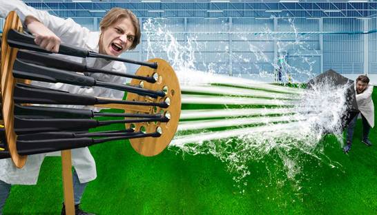 Мощная водяная пушка из 20 моек высокого давления: Эксперименты