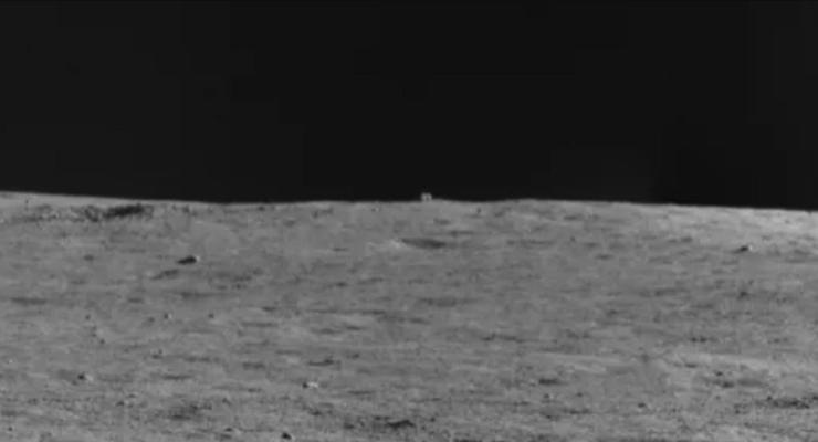 Китайский луноход заметил загадочный объект на обратной стороне Луны