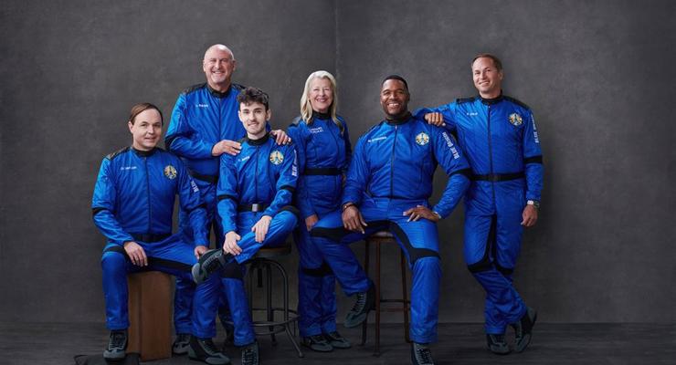 Blue Origin запустила сразу шесть человек в космос, установив шесть рекордов