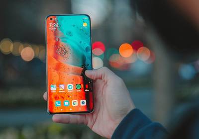 Возможности экрана Xiaomi 12 Pro показали на видео