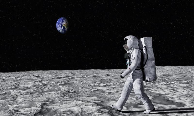 Сколько нужно идти по Луне, чтобы обогнуть ее полностью? / pixabay.com