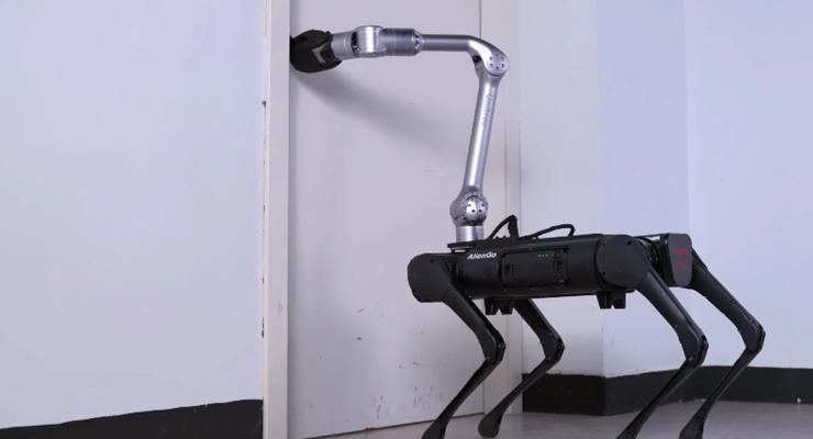 Тоже с рукой: В Китае создали аналог робота Spot