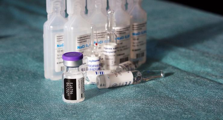 Вакцина Pfizer от штамма Омикрон будет готова весной