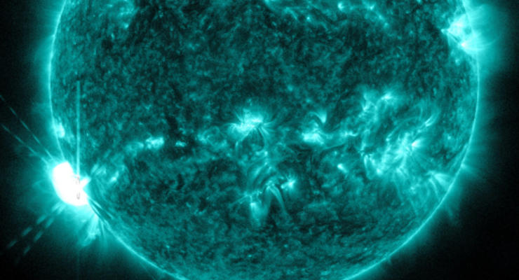Мощная вспышка на Солнце вызвала проблемы со связью