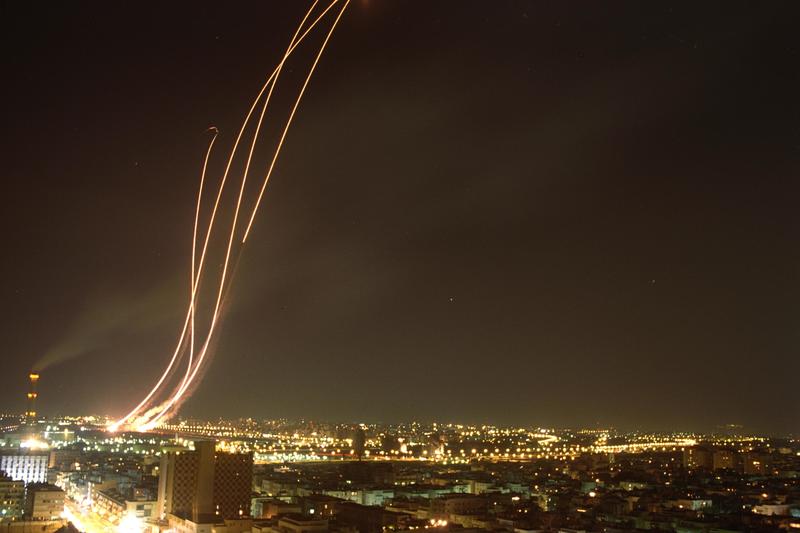 Следы в небе после запуска с ЗРК Patriot  - фото Government Press Office (Israel)