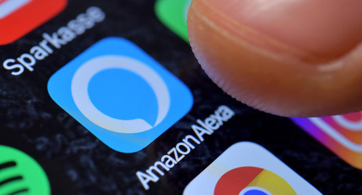 Виртуальный ассистент Amazon сможет воспроизводить голоса умерших