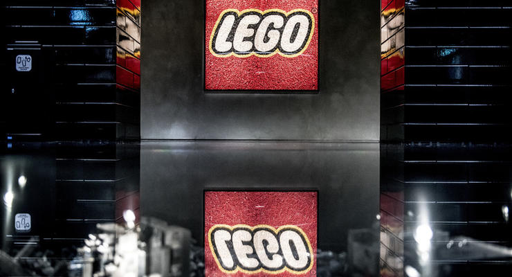 Lego показав фігурки у вигляді українських захисниць