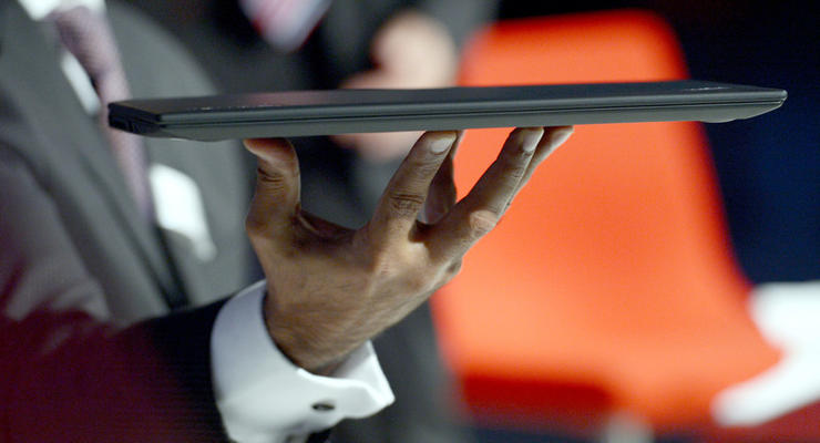 Lenovo показала ноутбук с экраном у клавиатуры