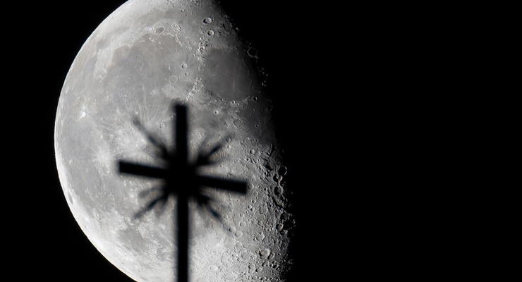 Люди смогут жить на Луне: ученые нашли места с комфортной температурой
