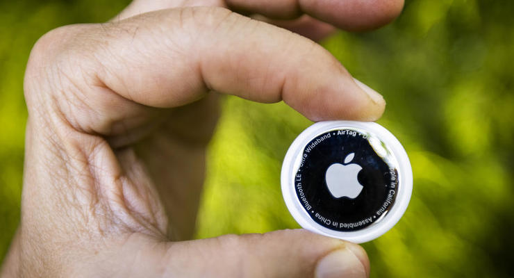 Мужчина использовал метку Apple AirTag для слежки за бывшей