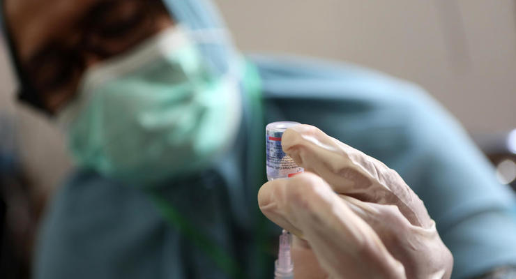 Одна из мировых стран одобрила вакцину сразу от двух штаммов коронавируса