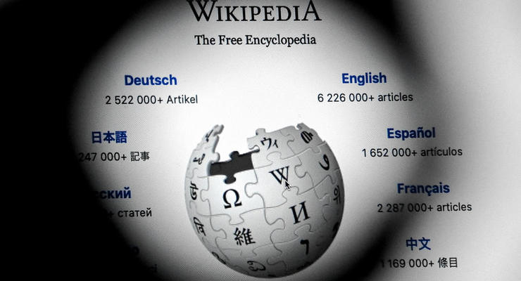 Украинская Википедия стала популярнее российской: какие статьи интересны во время войны