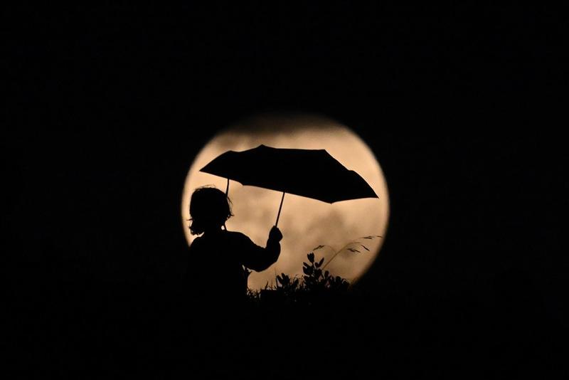 Місячне затемнення в Австралії - фото EPA/UPG