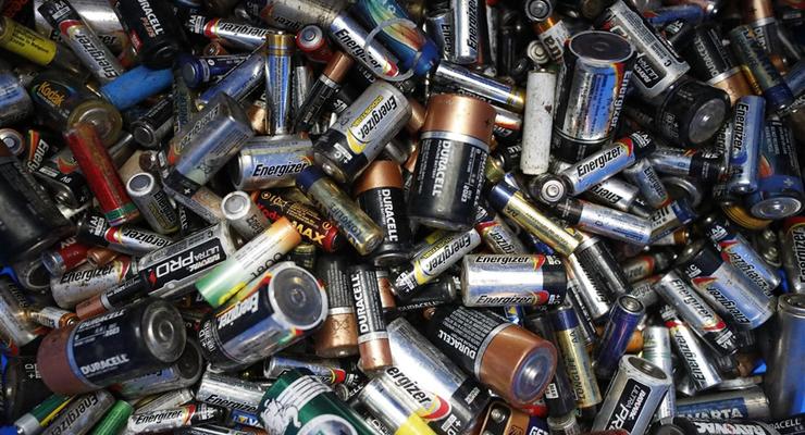 Батарейки, акумулятори та павербанки: який їхній вплив на середовище та куди їх здати