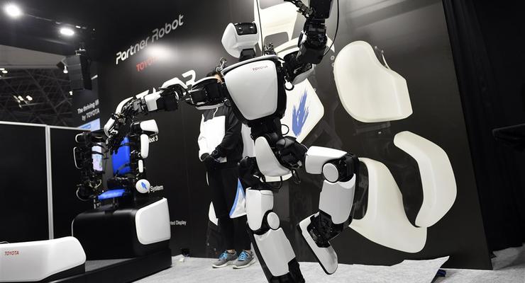 Boston Dynamics показали новые трюки робота-человека