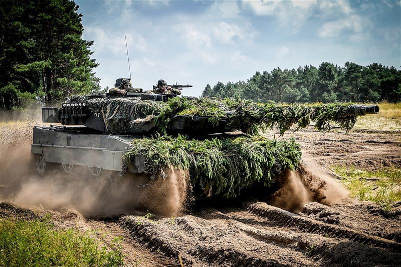 Leopard 2 - фото EPA/UPG