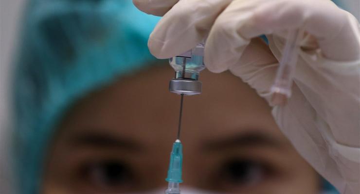 Минздрав назвал три причины, по каким переносится вакцинация