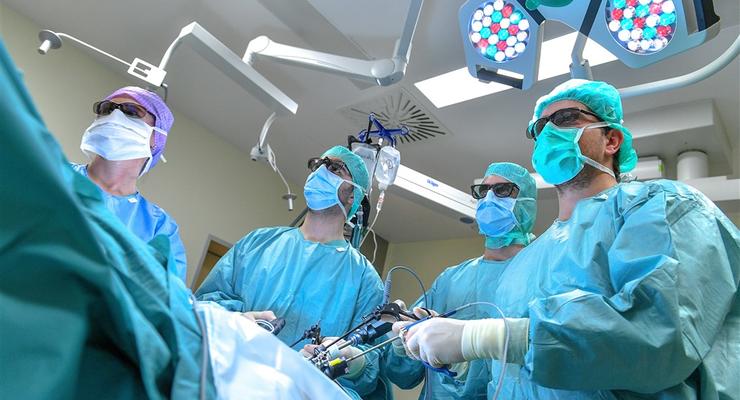 Врачи Охматдета провели уникальную урологическую операцию новорожденному