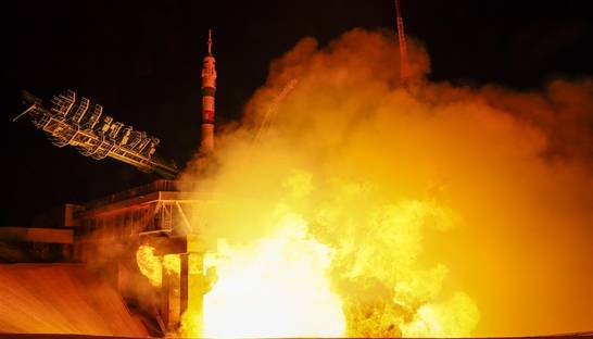 Россияне угрожали пистолетом певцу: он искал 20 млн долл для полета на "Союзе"