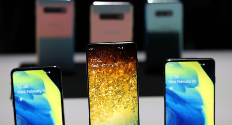 Samsung показала список смартфонов, которые больше не обновятся