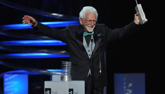 "Отец" первого мобильного рассказал, каким смартфоном пользуется