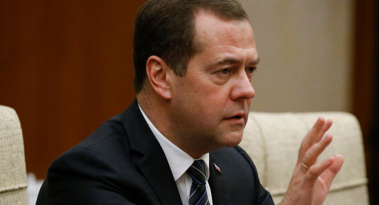 Опозорился: Медведев читал текст о ненависти к Западу с планшета Apple