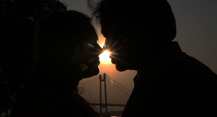 Ученые определили дату совершения первых поцелуев