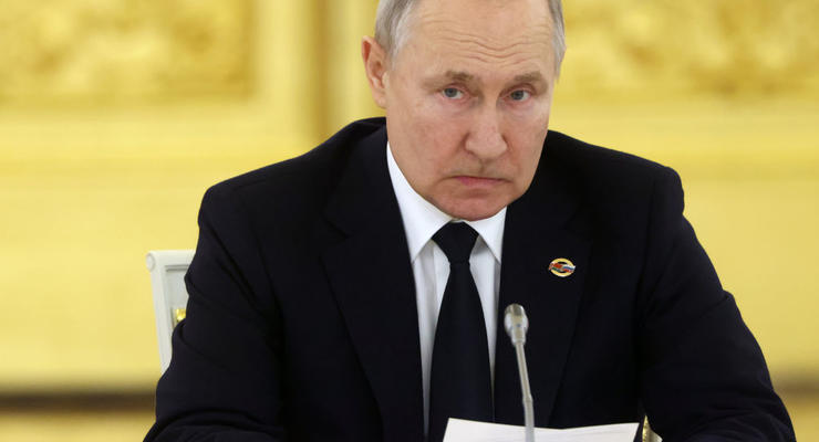 "Виноваты iPhone и Запад": россияне испугались радио и "фейкового Путина"