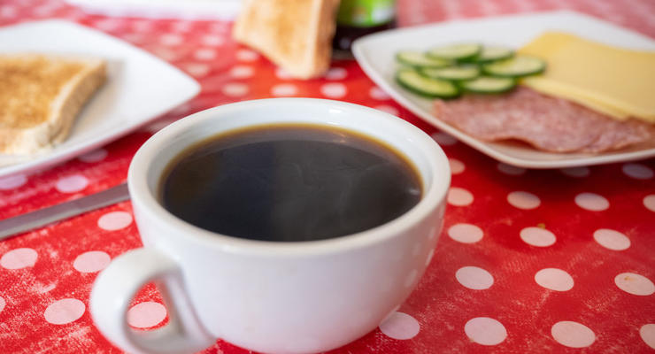 Кофе по утрам лучше не пить - названа причина
