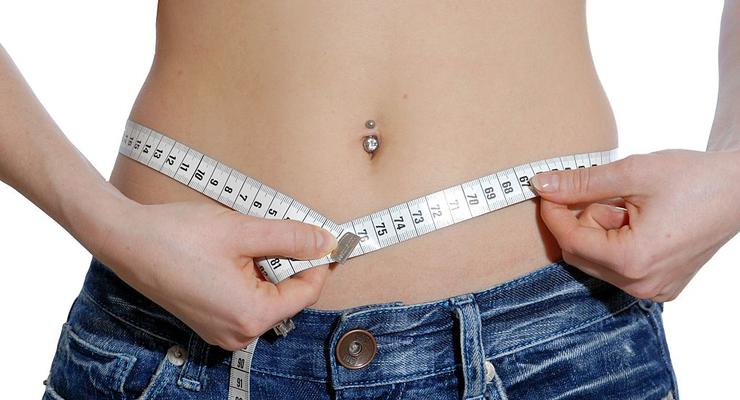 Сокращает жизнь на 3 – 10 лет: как оценить собственный вес и что делать дальше