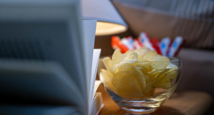 Почему мы любим чипсы, сухарики и им подобное