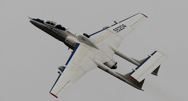 Высотный разведчик для ракетных ударов: в РФ начали летать самолеты М-55 "Геофизика"