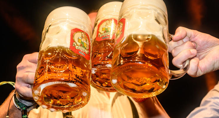 Немцы установили новый алкогольный рекорд: выпито 1254 бутылки пива за 2,5 часа