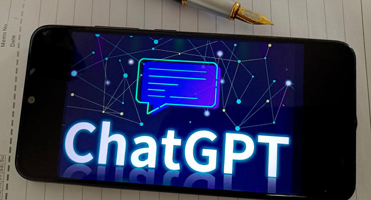 ChatGPT може світити інформацію реальних людей