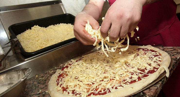Смачний світовий рекорд: який вигляд має піца з 1001 сортом сиру