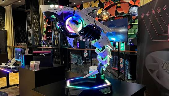 Больше 265074 грн: что может первый мире компьютер в виде акулы