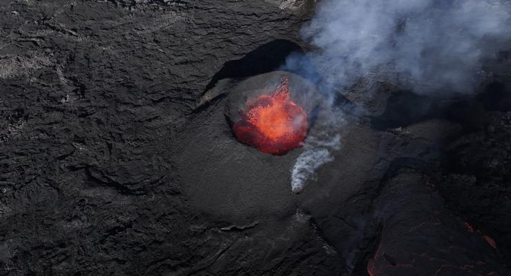 Апокалипсис здесь: появились жуткие фото извержения вулкана Руанг