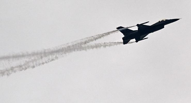 Украина хитро имитирует полеты F-16 - эксперт