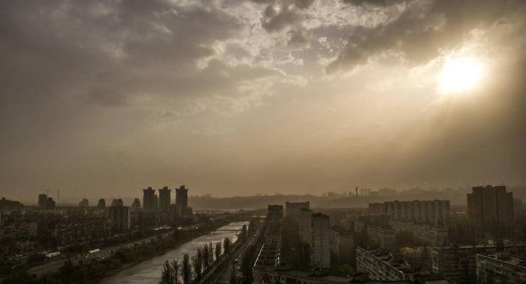 Кому нужно беречься: Украину накроет пылевое облако не из Сахары