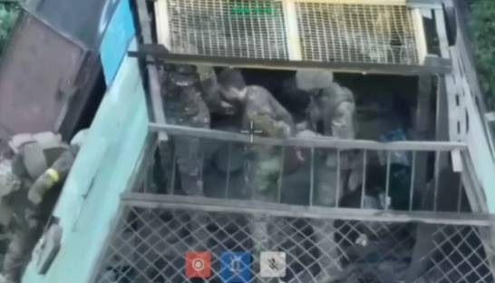 ВСУ впервые затрофеили танк-гробовозку России - соцсети